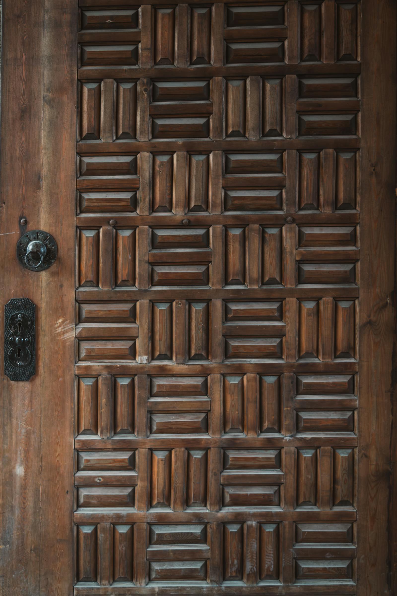 Beautifully designed rustic wooden door showcasing traditional craftsmanship in Beypazarı, Türkiye.