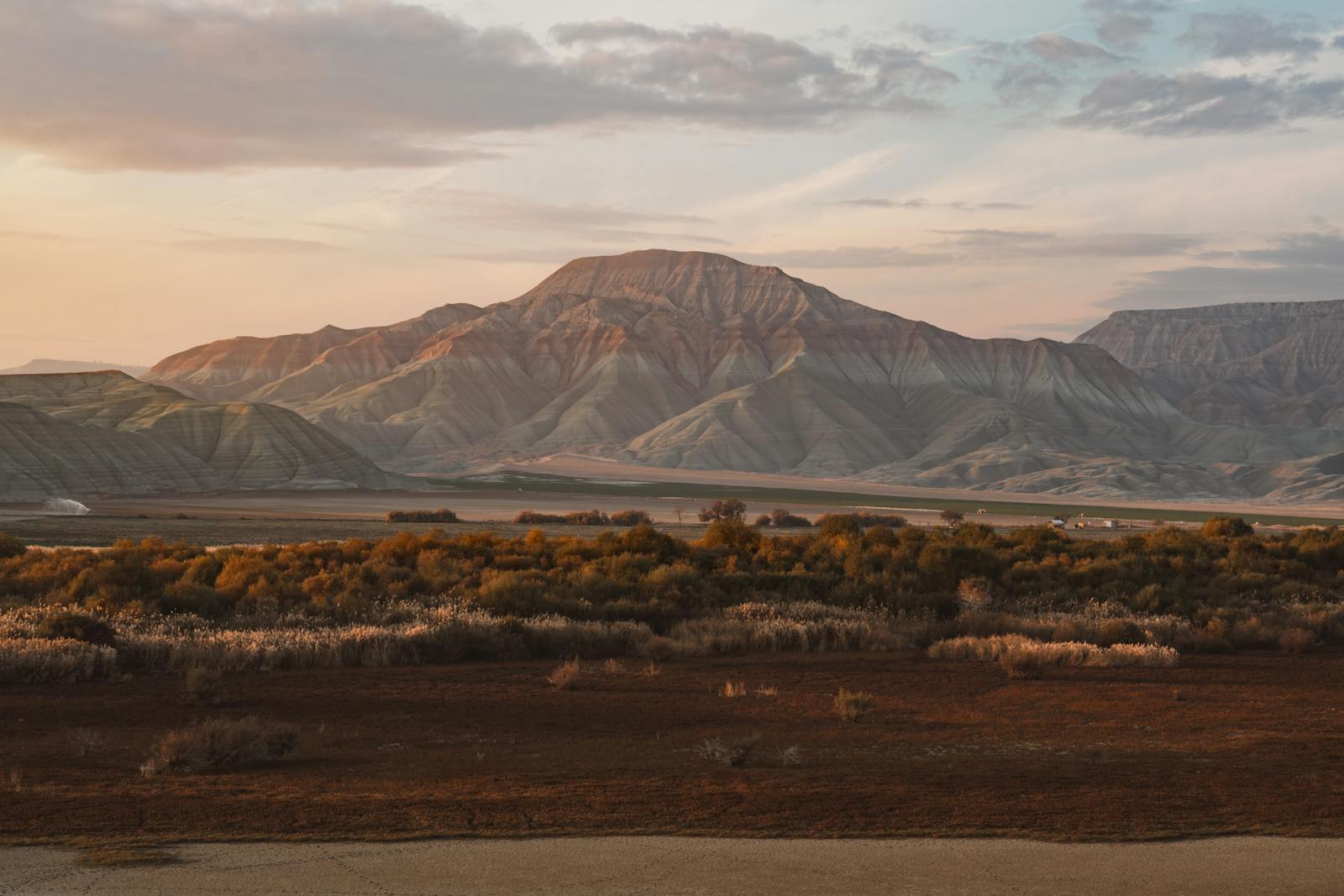 Beautiful mountain landscape in Ankara, Türkiye with stunning colors at sunset creating a serene atmosphere.