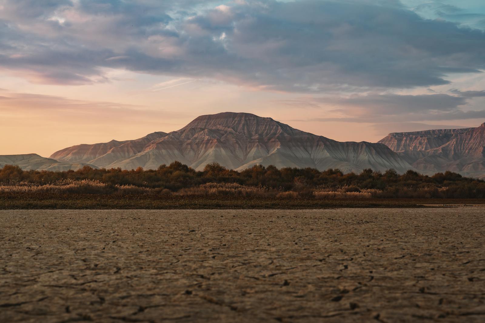 Stunning view of Ankara's rugged mountain landscape during sunset, offering a tranquil and expansive scene.