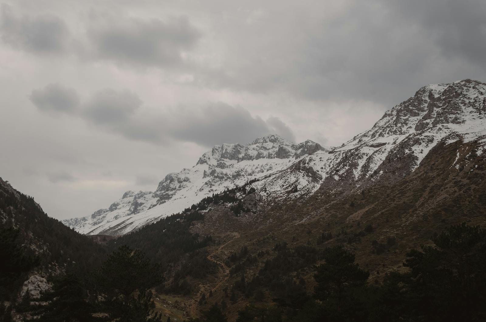 Serene view of snow-capped Taurus Mountains in Seydişehir under cloudy skies.