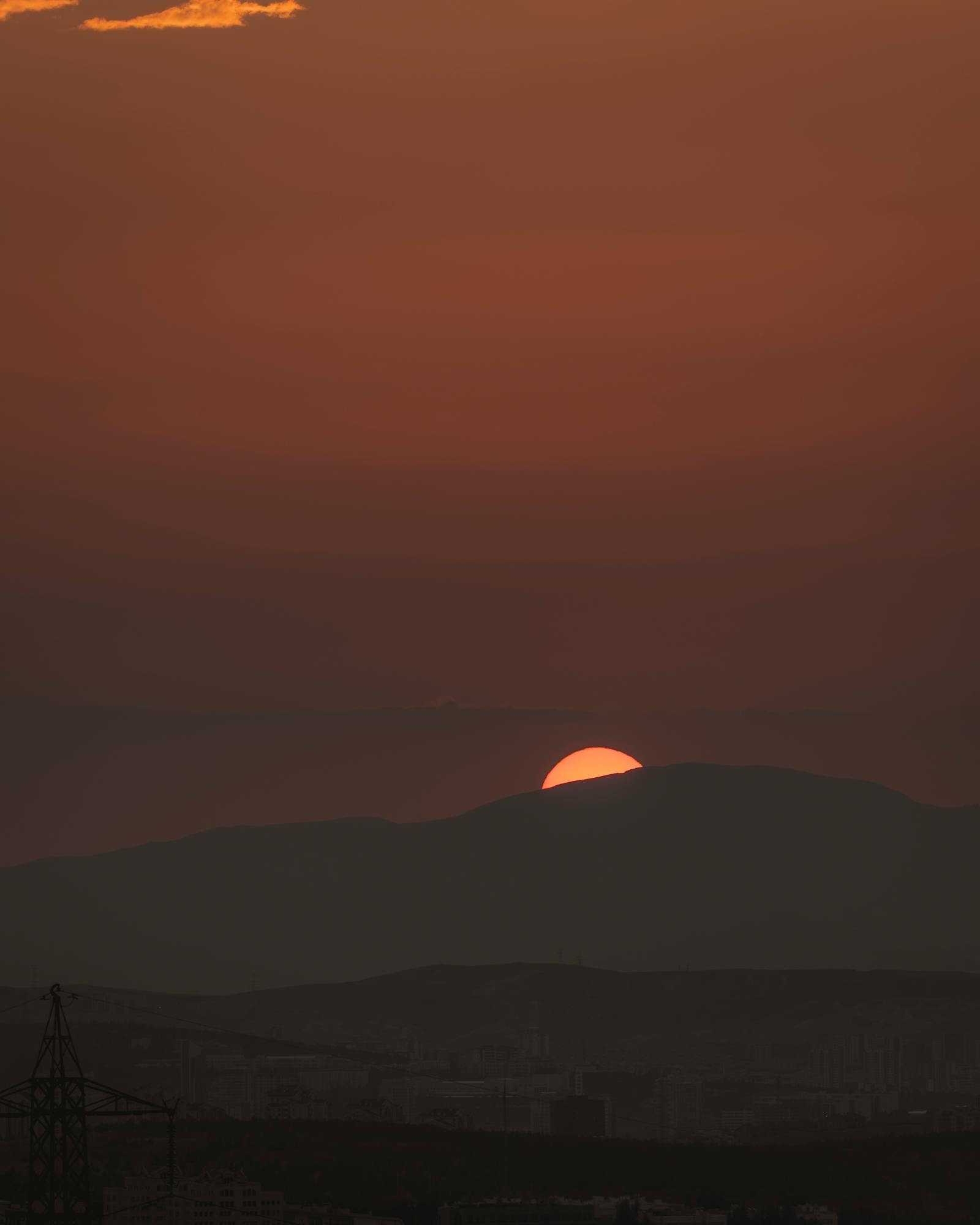 Serene sunset view over the hills of Ankara during golden hour, capturing twilight hues.