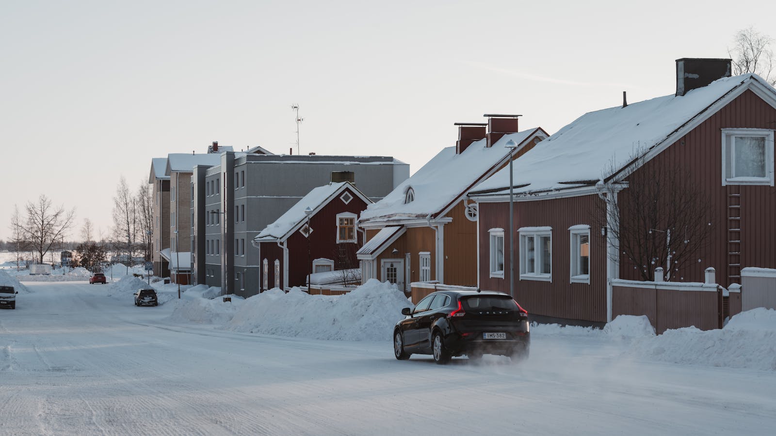 Picturesque winter street in Kemi, Finland with colorful houses and snow-covered roads.