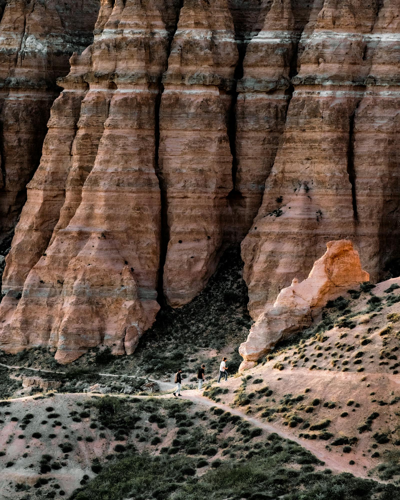 Explore the stunning eroded rock formations in Türkiye's breathtaking canyon landscape.