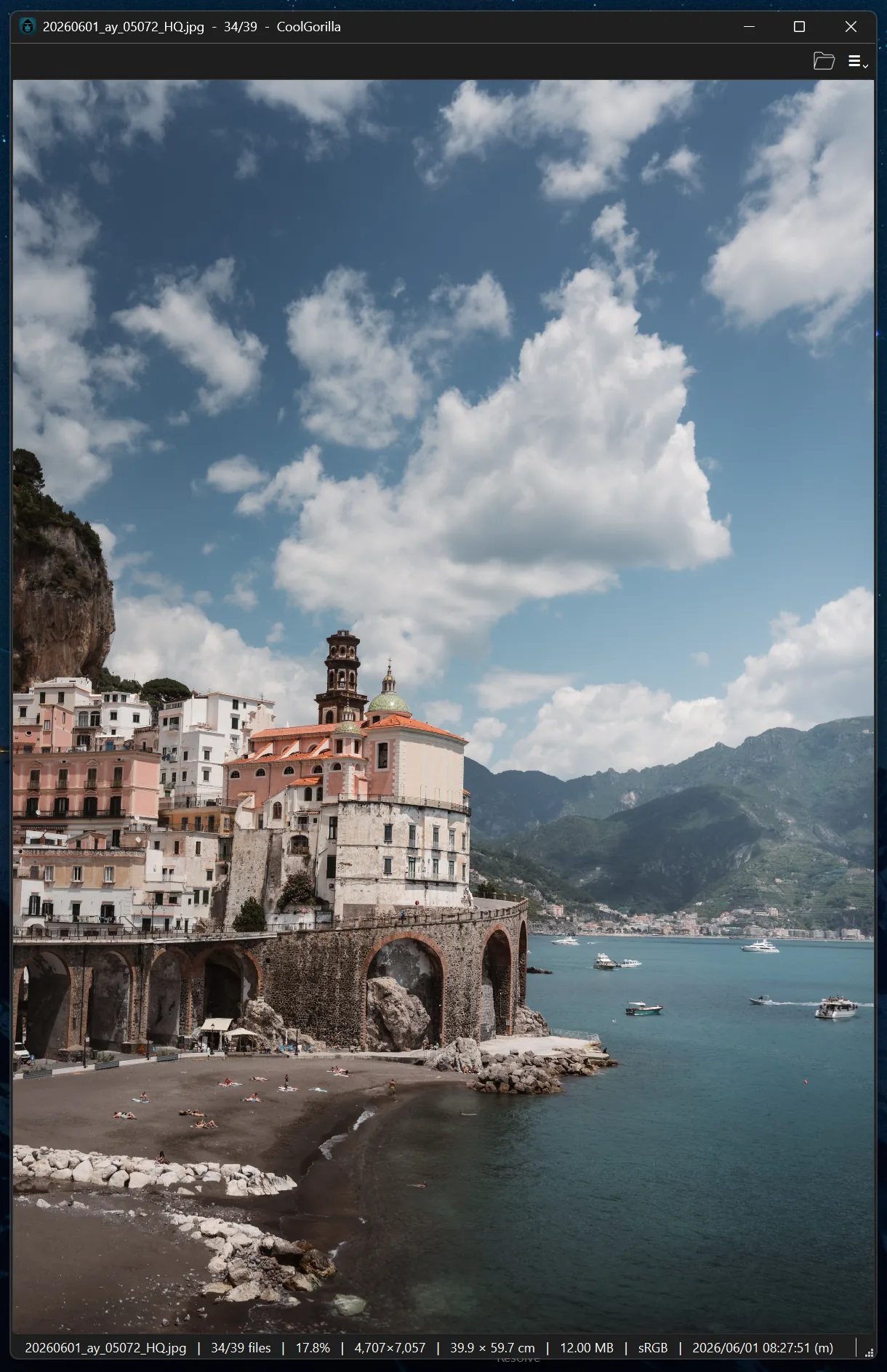 A portrait photo of the Amalfi coast filling the window with the filmstrip hidden